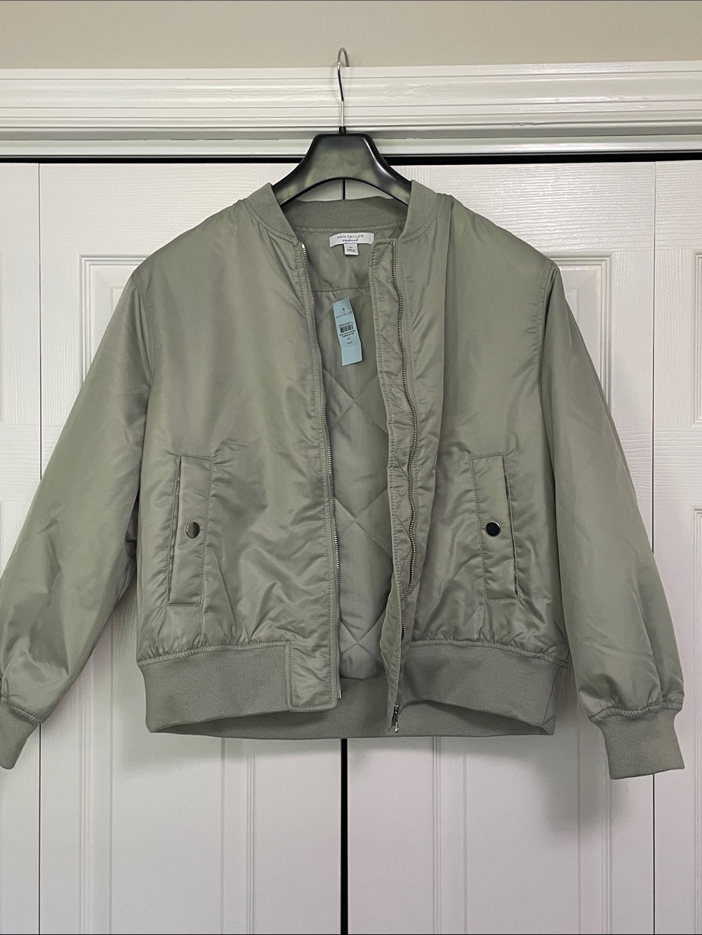 NWT Ann Taylor Weekend Bomber Jacket Women Medium petite Sage Green Lightweight